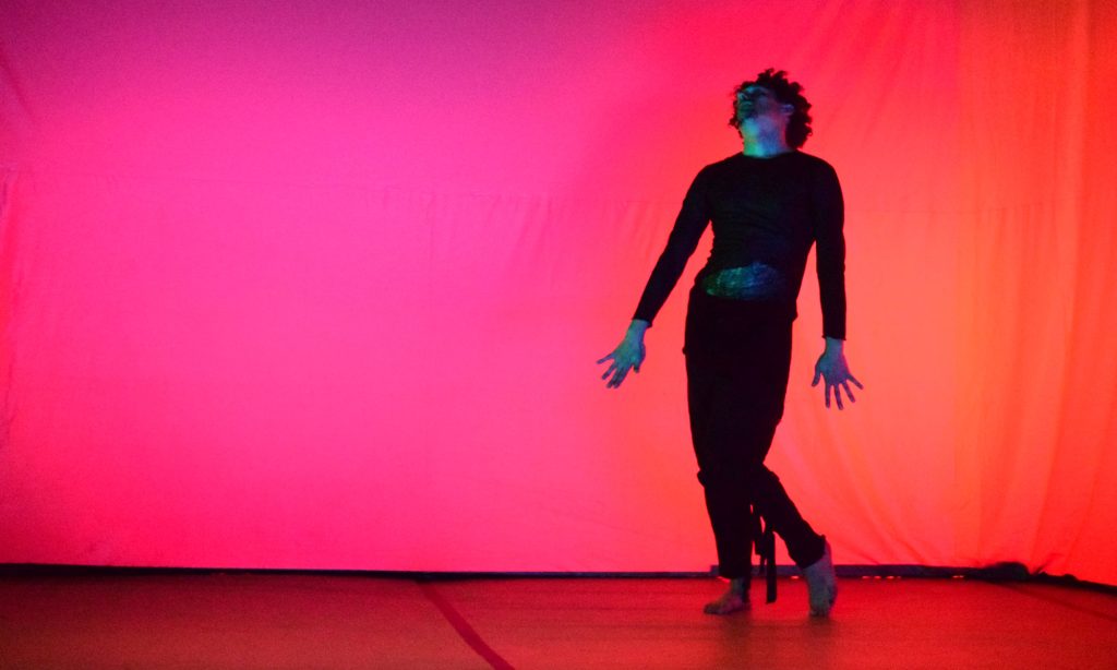 El cuerpo y la ciudad: hacia una experiencia relacional del Light Art, Sophya Acosta