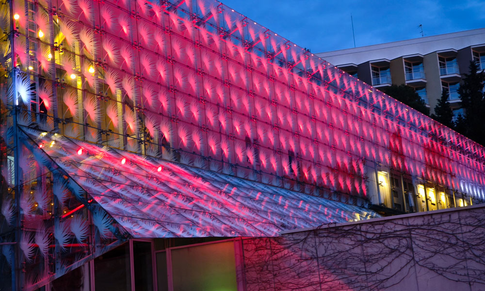 Teatre Lloret de Mar, iluminación de fachada, Alfred Sá, NUR Lighting, iluminación dinámica, iluminación digital