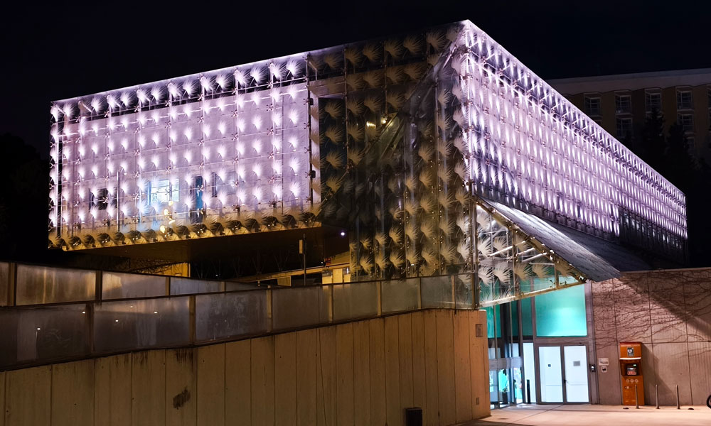 Teatre Lloret de Mar, iluminación de fachada, Alfred Sá, NUR Lighting, iluminación dinámica, iluminación digital